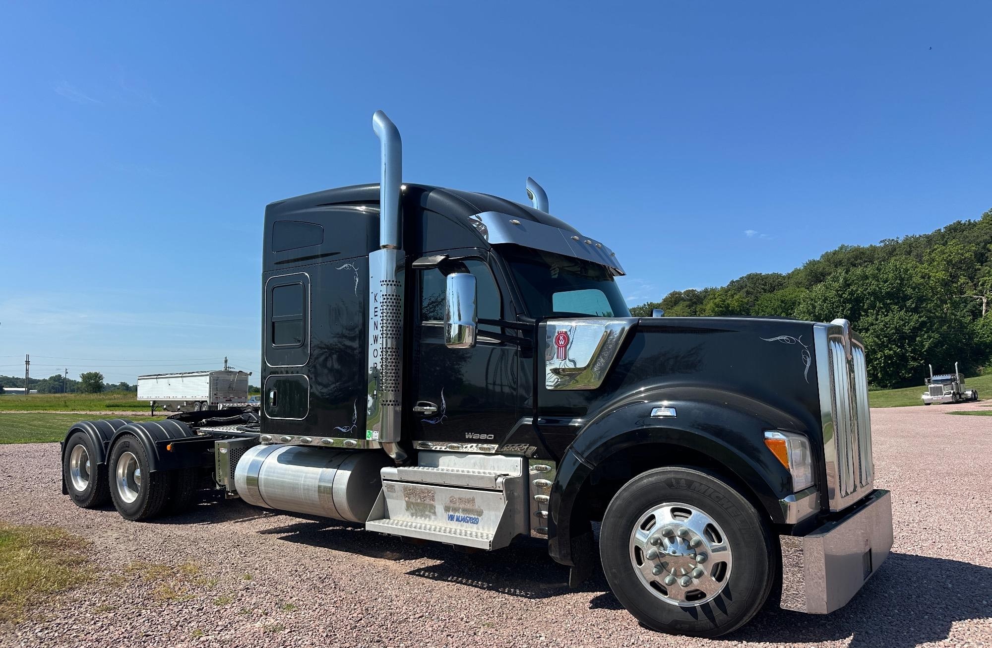 2021 Kenworth W990