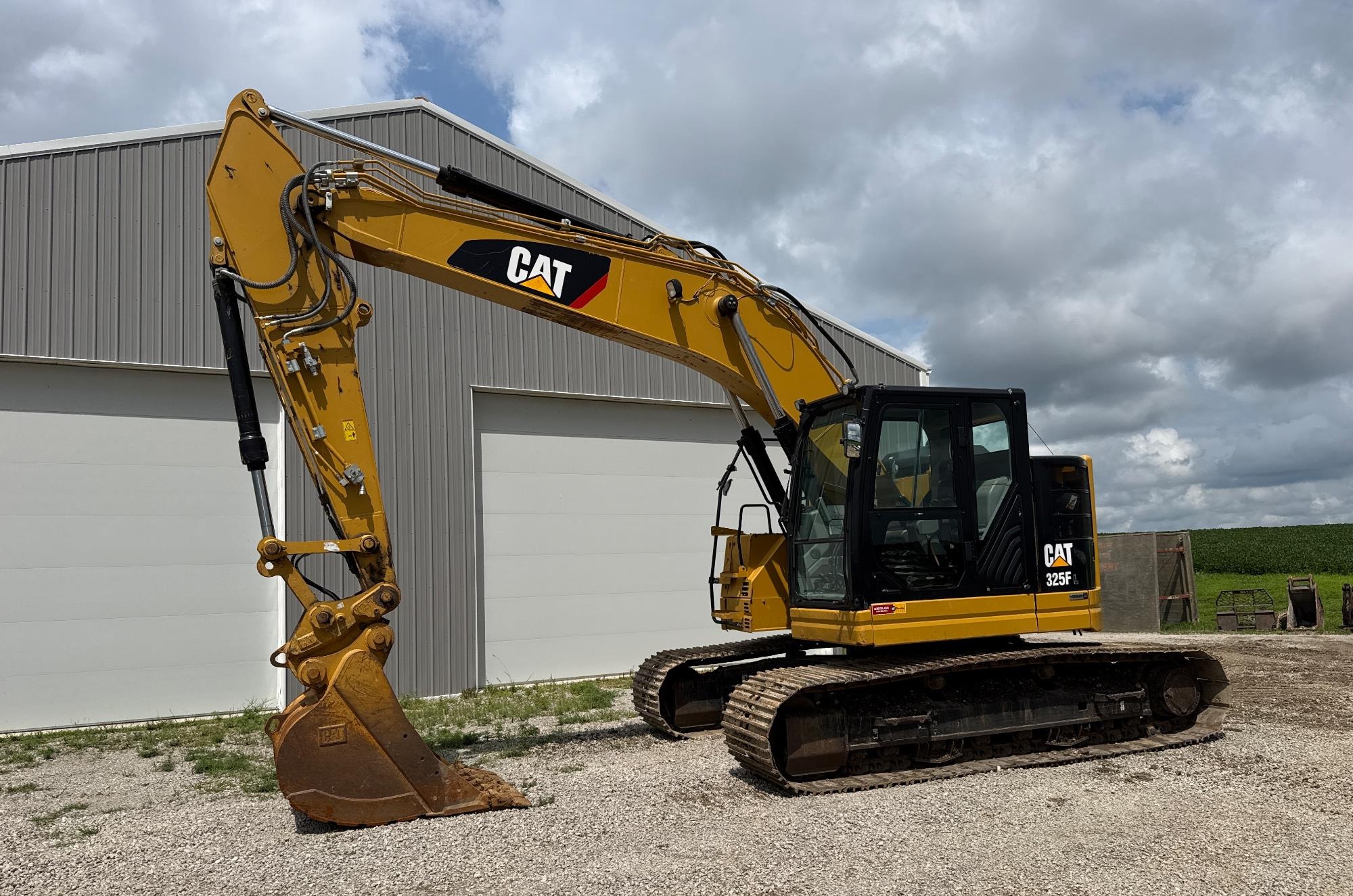 2019 Caterpillar 325FLCR
